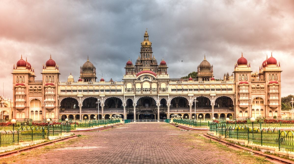 Mysore Palace: A Complete Guide to Royal History, Architecture and Travel